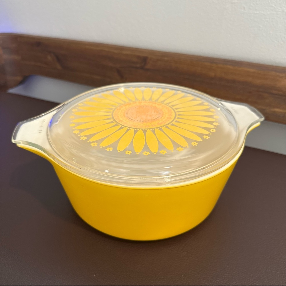 Vintage 60s/70s Pyrex Daisy 475 Casserole Dish w/ Clear Pattern Lid